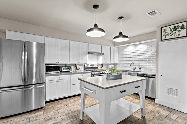 200 Creek RD, Dripping Springs, TX 78620