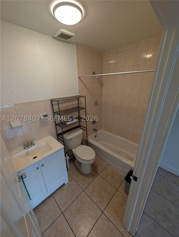 225 NW 53rd St R, Miami, FL 33127
