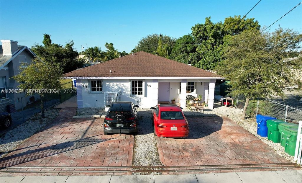 225 NW 53rd St R, Miami, FL 33127