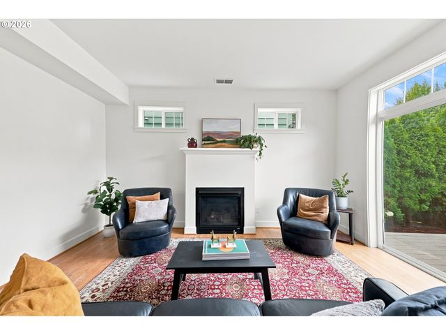 4957 N HUDSON St, Portland, OR 97203