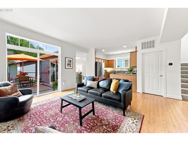 4957 N HUDSON St, Portland, OR 97203
