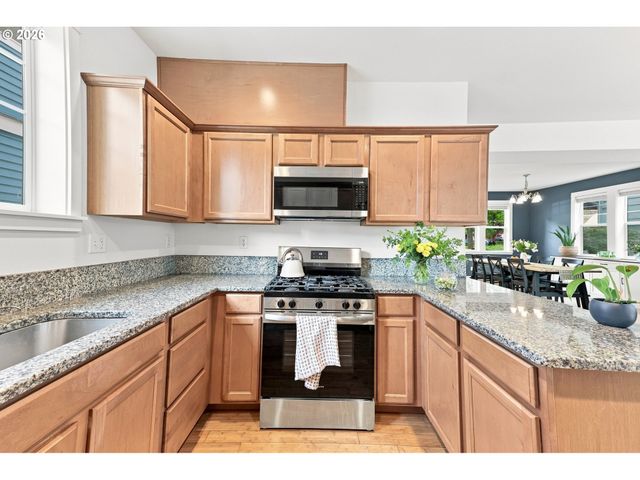 4957 N HUDSON St, Portland, OR 97203