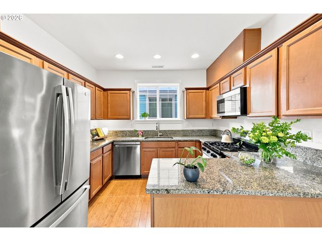 4957 N HUDSON St, Portland, OR 97203