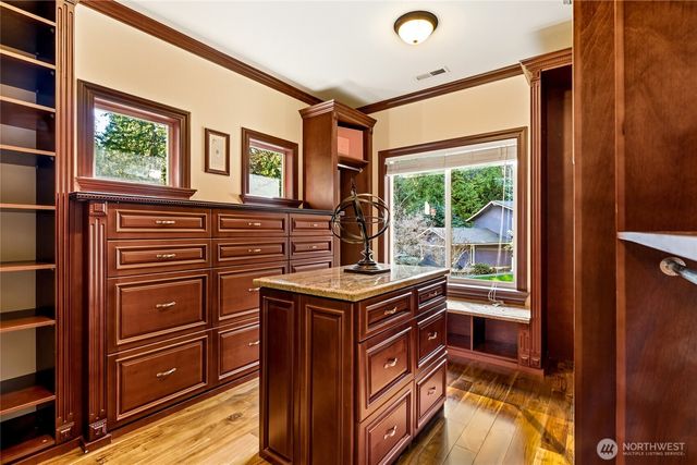 2727 101st Place NE, Bellevue, WA 98004