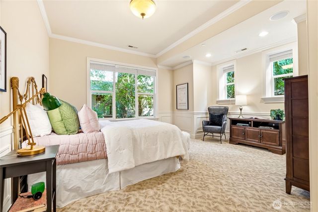 2727 101st Place NE, Bellevue, WA 98004