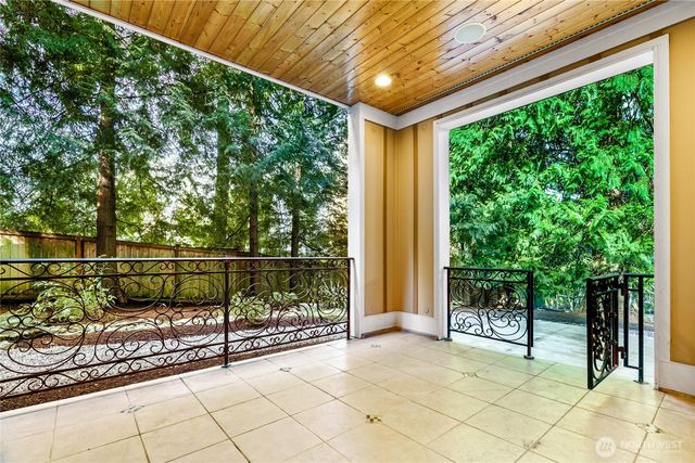 2727 101st Place NE, Bellevue, WA 98004