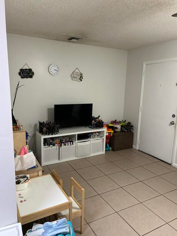 333 SE Martin Avenue 4-7, Stuart, FL 34996