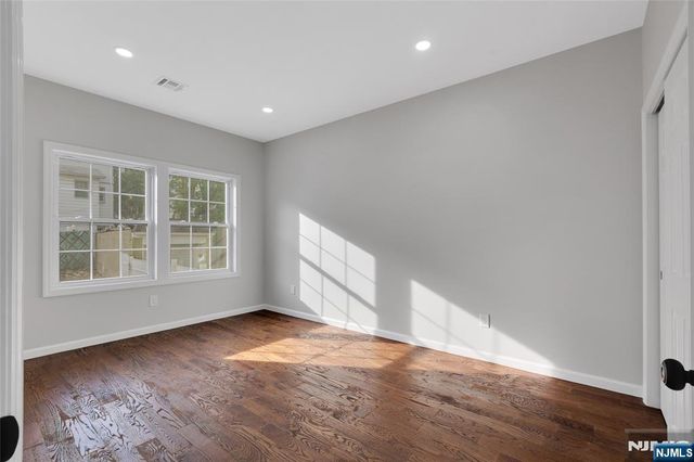 35 End Avenue, Newark, NJ 07106