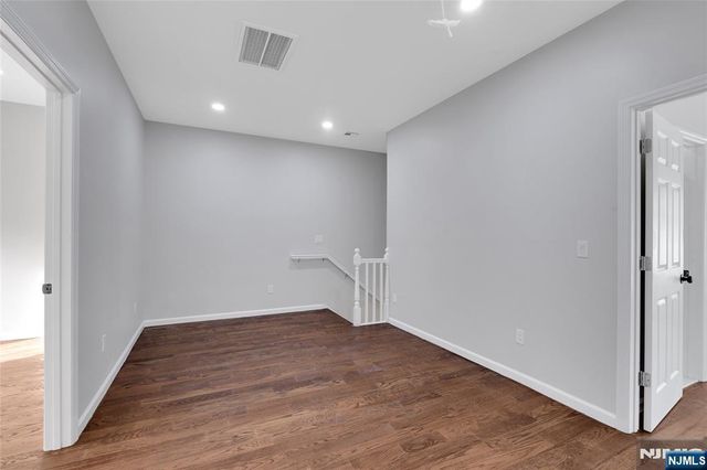 35 End Avenue, Newark, NJ 07106