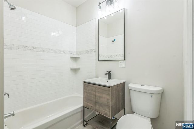 35 End Avenue, Newark, NJ 07106