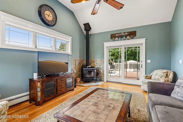 17 Willow Court, Oceanport, NJ 07757