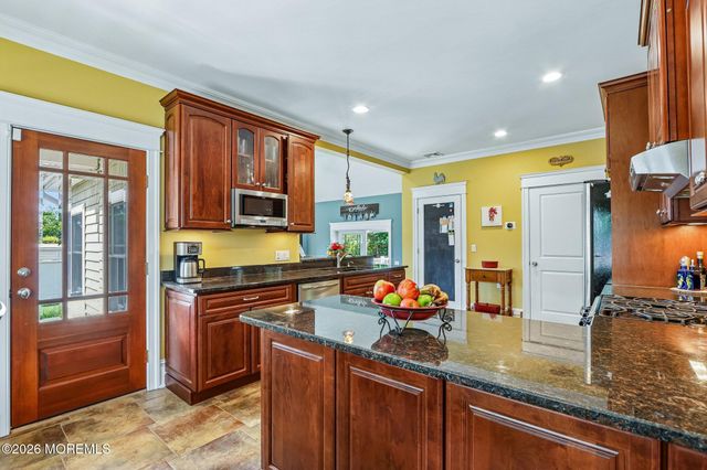 17 Willow Court, Oceanport, NJ 07757