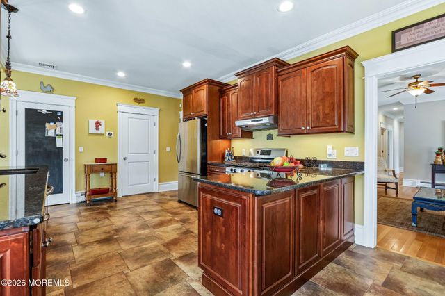 17 Willow Court, Oceanport, NJ 07757