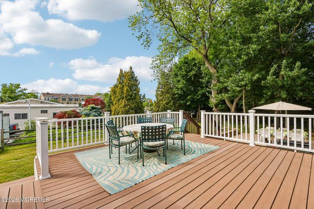 17 Willow Court, Oceanport, NJ 07757