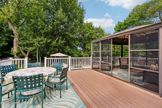 17 Willow Court, Oceanport, NJ 07757