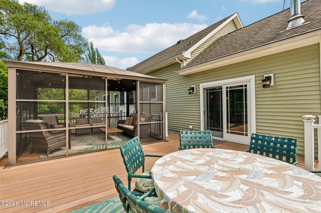 17 Willow Court, Oceanport, NJ 07757