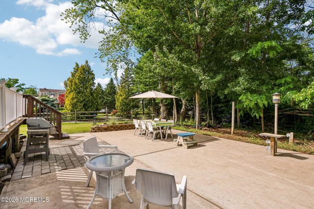 17 Willow Court, Oceanport, NJ 07757