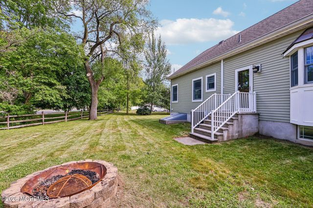 17 Willow Court, Oceanport, NJ 07757