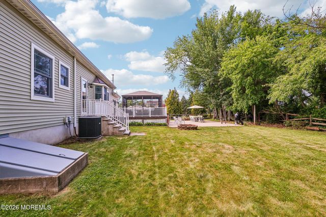 17 Willow Court, Oceanport, NJ 07757