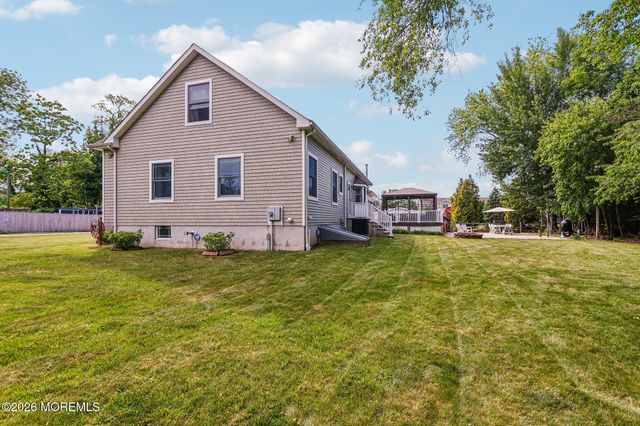 17 Willow Court, Oceanport, NJ 07757