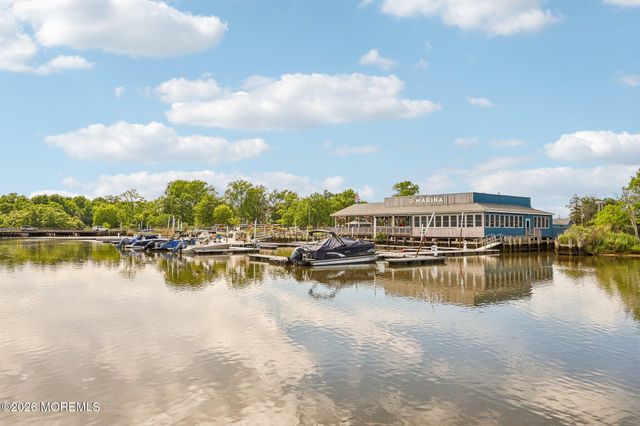 17 Willow Court, Oceanport, NJ 07757
