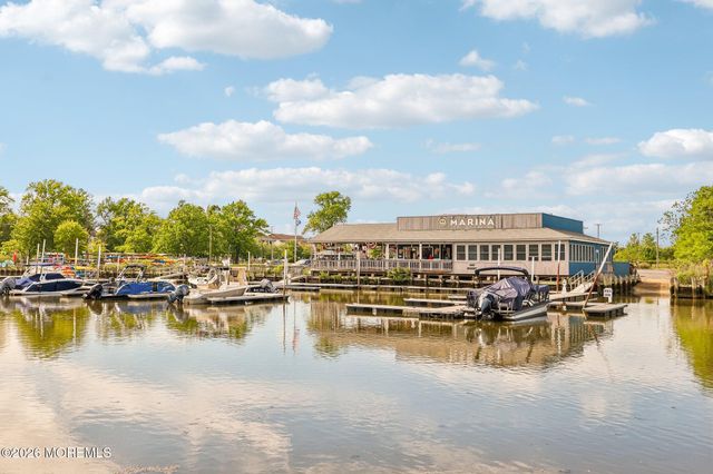 17 Willow Court, Oceanport, NJ 07757