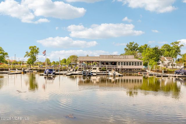 17 Willow Court, Oceanport, NJ 07757
