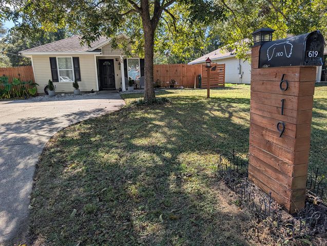 619 W Orange Avenue, Defuniak Springs, FL 32435