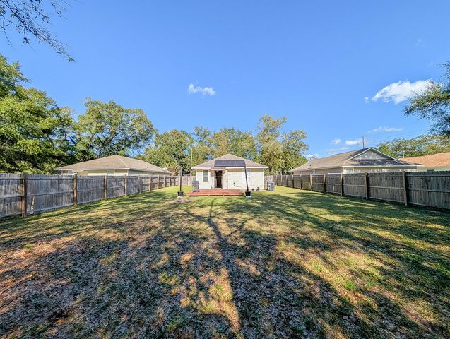 619 W Orange Avenue, Defuniak Springs, FL 32435