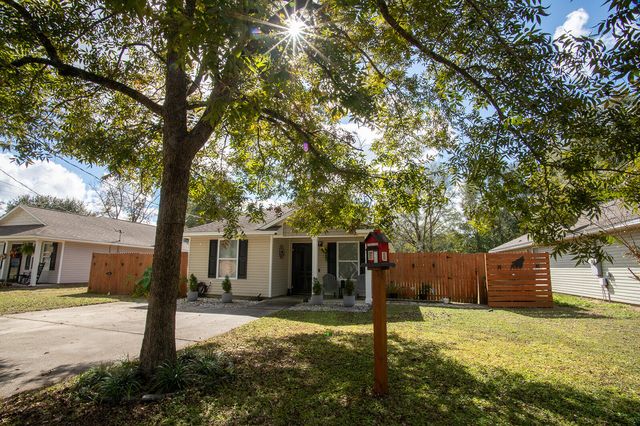 619 W Orange Avenue, Defuniak Springs, FL 32435