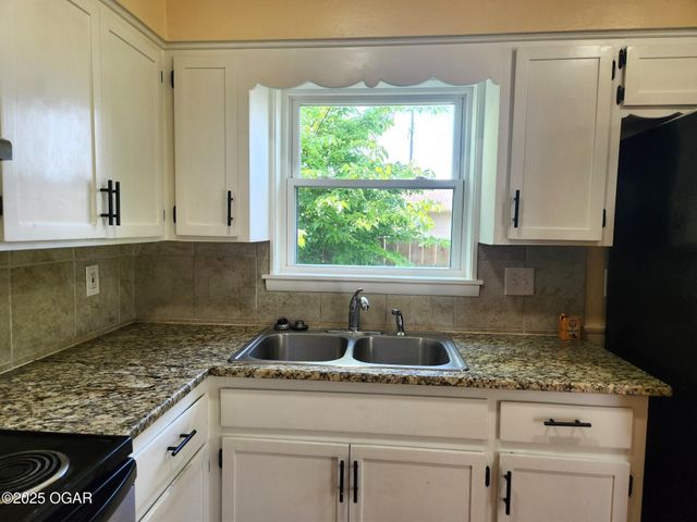 2432 S Florida, Joplin, MO 64804