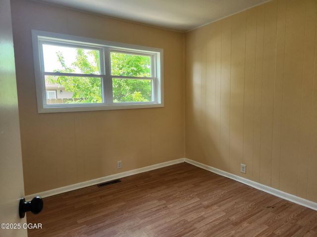 2432 S Florida, Joplin, MO 64804