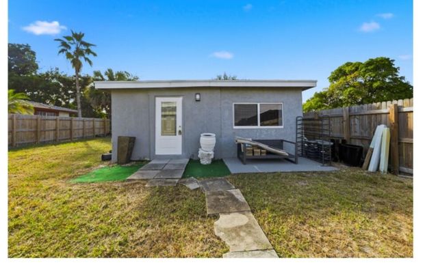 621 NW 15th Avenue, Pompano Beach, FL 33069