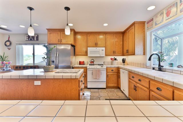 234 Mistletoe Ct, Angels Camp, CA 95222