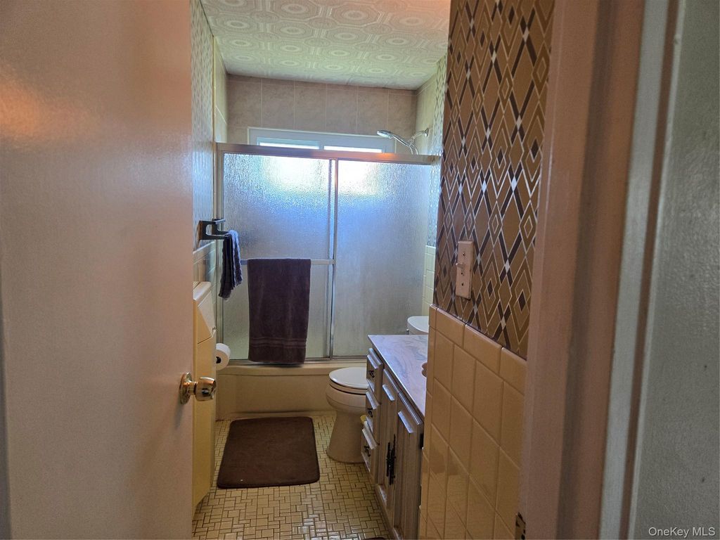769 Iris Place, West Hempstead, NY 11552 — photo 5