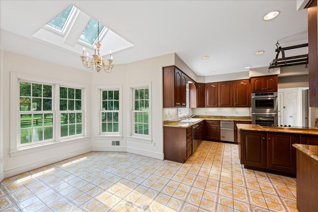 1051 KELSO RD, Great Falls, VA 22066