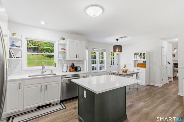 9 Clairmont Circle, Groton, CT 06355