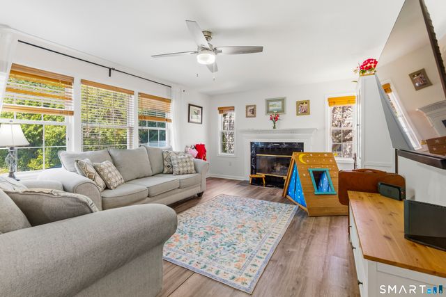 9 Clairmont Circle, Groton, CT 06355
