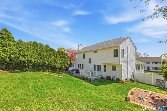 9 Clairmont Circle, Groton, CT 06355