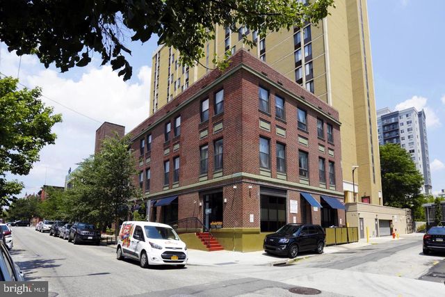 1822 SPRING GARDEN ST