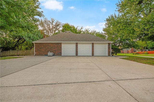 14744 S Village Drive, Olathe, KS 66062