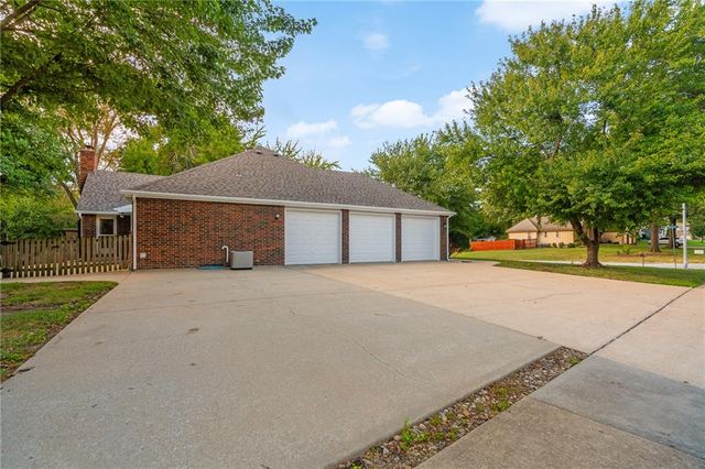 14744 S Village Drive, Olathe, KS 66062
