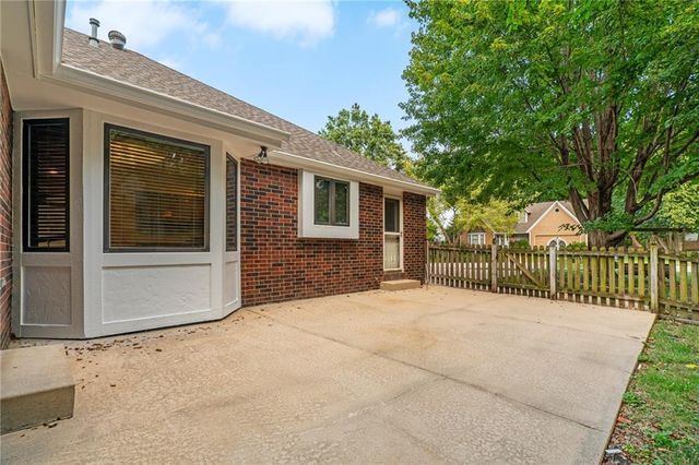 14744 S Village Drive, Olathe, KS 66062