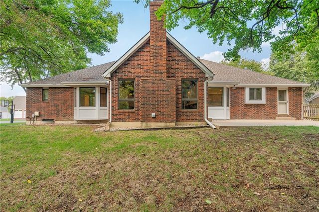 14744 S Village Drive, Olathe, KS 66062
