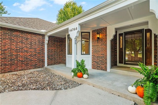 14744 S Village Drive, Olathe, KS 66062