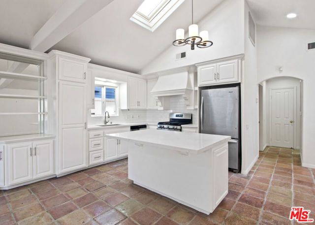 174 Flower Street, Costa Mesa, CA 92627