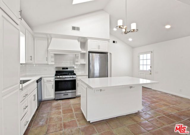 174 Flower Street, Costa Mesa, CA 92627