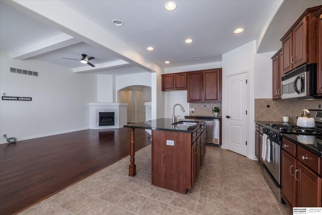 18886 Mayberry Plaza, Elkhorn, NE 68022