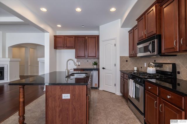 18886 Mayberry Plaza, Elkhorn, NE 68022