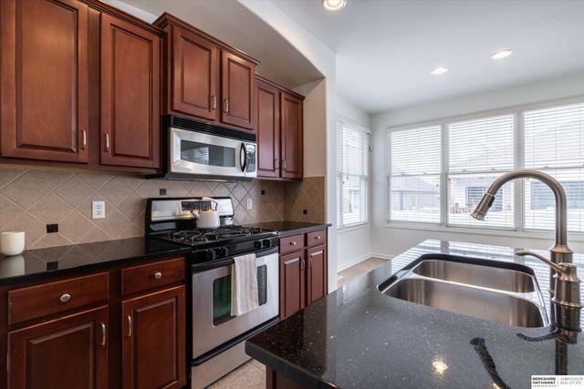 18886 Mayberry Plaza, Elkhorn, NE 68022